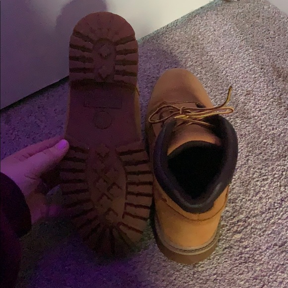 WORN ONCE Women’s Timberlands - Picture 4 of 4